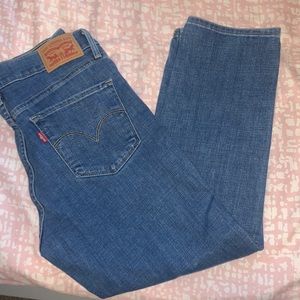 311 Shaping Skinny Capri Levi Jeans